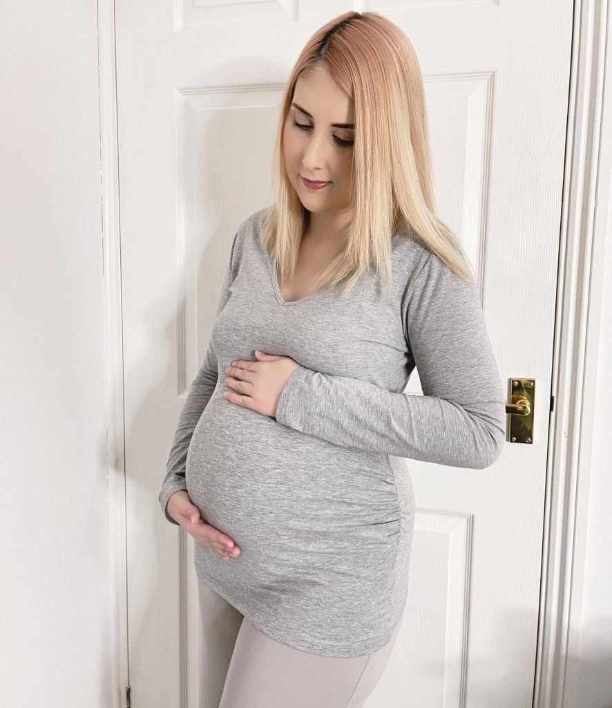 Holly Vlogs Pregnant 